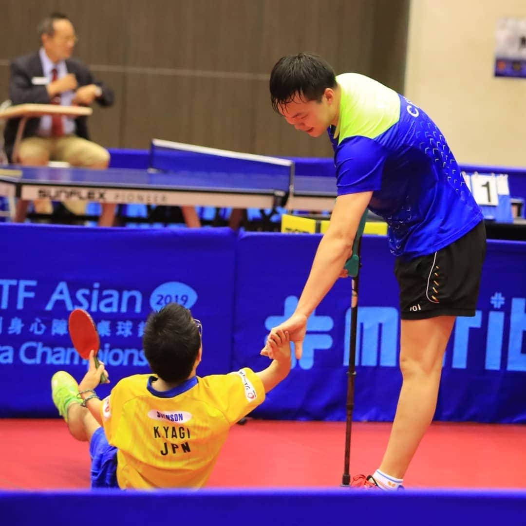 ITTF Worldさんのインスタグラム写真 - (ITTF WorldInstagram)「Beyond the competition at the 2019 Asian Para Championships ❤️🏓 ⠀⠀⠀⠀⠀⠀⠀⠀⠀ #Friendship #Sportsmanship #ParaTableTennis #Respect」7月29日 10時54分 - wtt