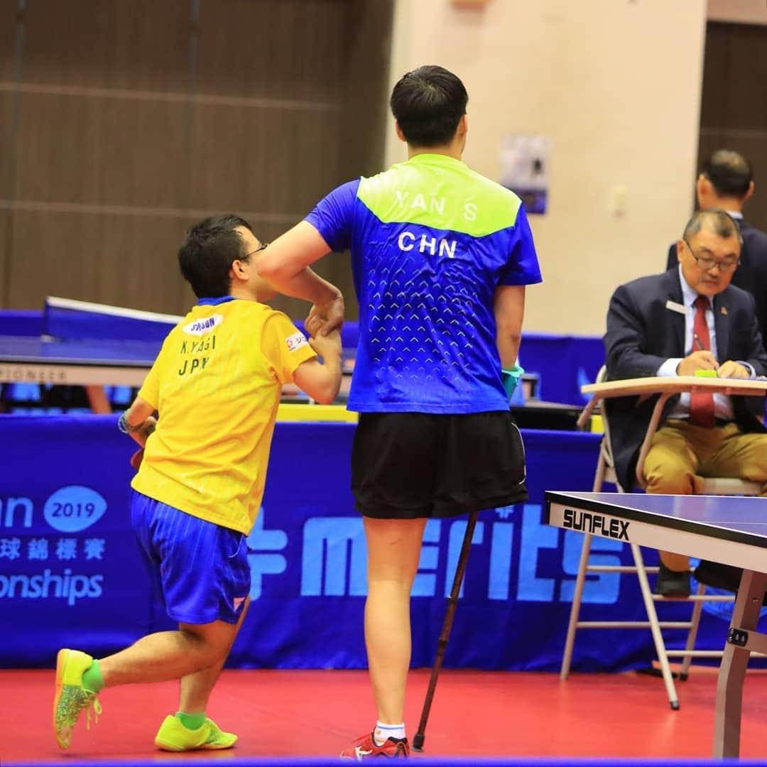 ITTF Worldさんのインスタグラム写真 - (ITTF WorldInstagram)「Beyond the competition at the 2019 Asian Para Championships ❤️🏓 ⠀⠀⠀⠀⠀⠀⠀⠀⠀ #Friendship #Sportsmanship #ParaTableTennis #Respect」7月29日 10時54分 - wtt