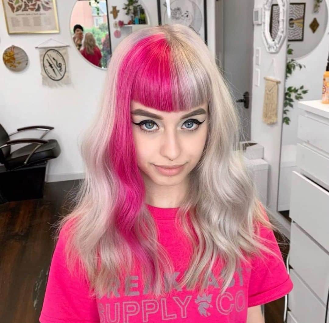 CosmoProf Beautyさんのインスタグラム写真 - (CosmoProf BeautyInstagram)「This pop of pink is PERFECTION👌💕⁣ ⁣ Cut & Color by @pinkdagger who used @pravana to create this stunning #pinkhair 💗⁣ ⁣ #repost #cosmoprofbeauty #licensedtocreate #pravanacolor #haircolorinspo #pravanacolor #pinkhaircolor #creativehair #creativecolor」7月29日 10時55分 - cosmoprofbeauty