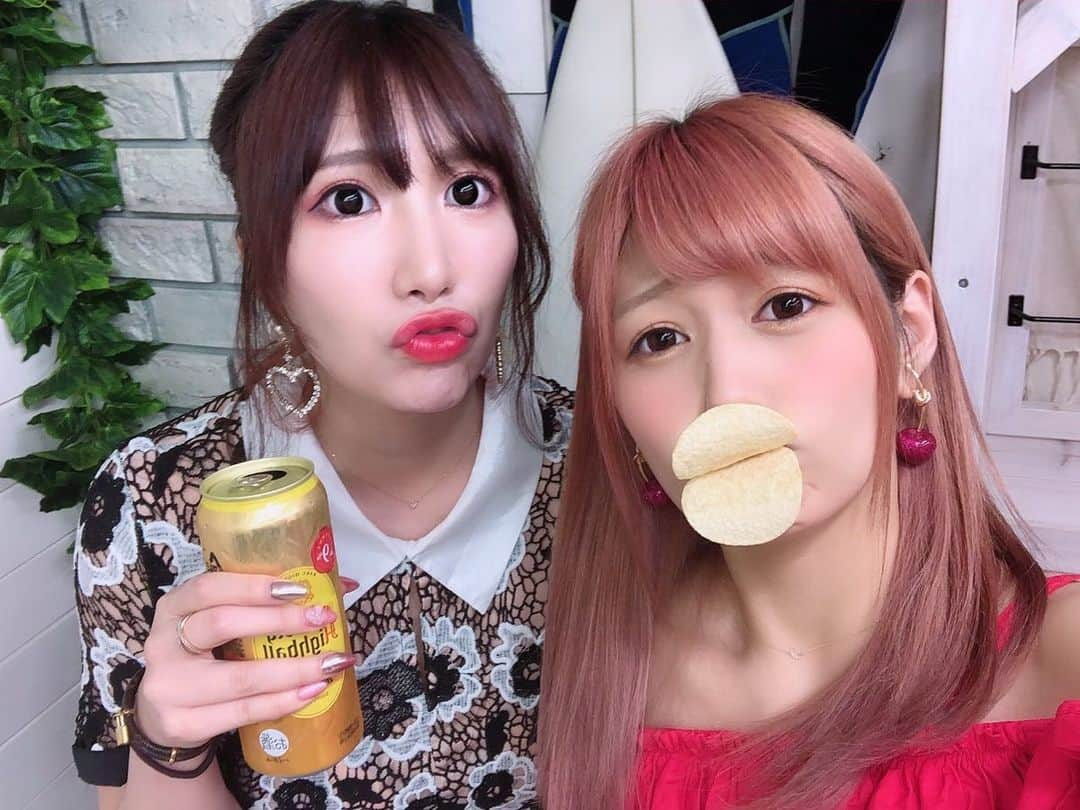 若月みいなさんのインスタグラム写真 - (若月みいなInstagram)「横浜合同イベント👐♥️ 楽しすぎた🥰 最後まで沢山の方が残ってくれて嬉しかったよーᐠ( ᐛ )ᐟ #event  #合同イベント  #横浜  #加藤あやの  #加藤ももか  #紺野ひかる  #若月みいな  #なんか飲み会イベントみたいになってたw  #片手に缶持ちながらイベント  #わちゃわちゃ感楽しすぎた  #あやのさんのネタ感ツボったw  #ホロ酔いのももかちゃんが可愛すぎて濡れたw  #こんぴかと私はガヤ担当オチ担当でしたw  #合同イベントは特典が更に盛り沢山だったよ  #みんなありがとう」7月29日 11時08分 - wakatsuki_cmore