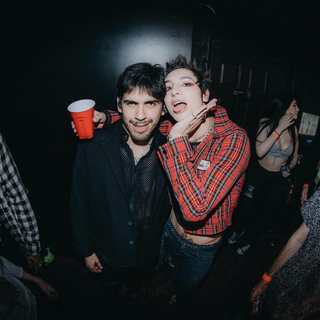 アンドリュー・ヴェラスケスのインスタグラム：「Clowning in LA with so many people I love last night. #RAGEFEST Thanks @entertheseventh」