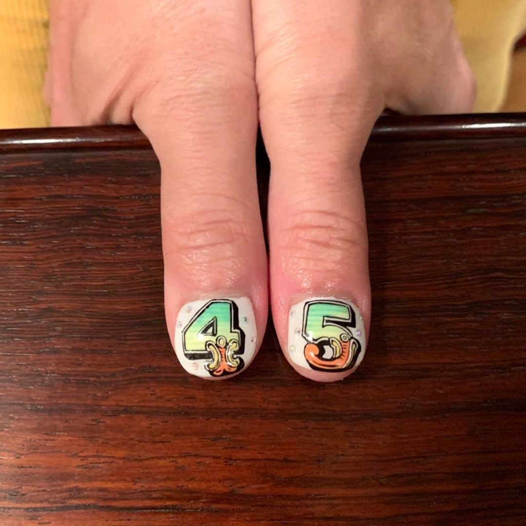 Mei Kawajiriさんのインスタグラム写真 - (Mei KawajiriInstagram)「@themarcjacobs 🎪 Circus style Number 0️⃣▶️9️⃣ Check our all the detail in the number ✨ ombré , and ombré stripes ✨💕 all handpainted 🌻 ILOVEIT💅🏻💕❤️💕#nailsbymei #handpainted」7月29日 11時13分 - nailsbymei