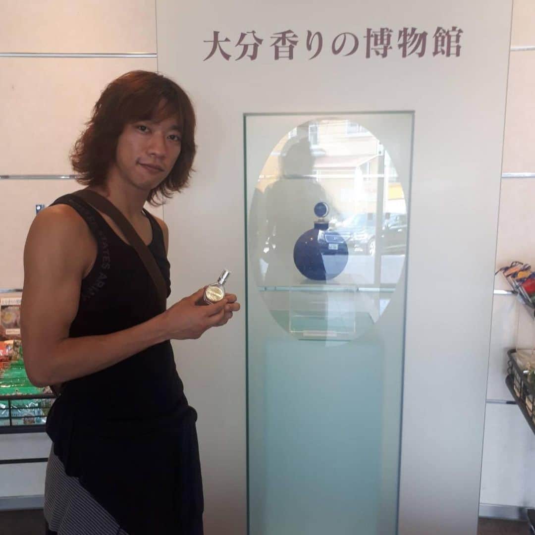 小林宏一さんのインスタグラム写真 - (小林宏一Instagram)「ダンスの審査員をしに大分に行ってきました！ 大分は2回目で今回は二日目に観光もできました😭 とってもいい経験になり楽しかったです😌 香りの博物館では自分で調合して世界に一つだけの香水を作りました😊 日本で自分で作る事の出来る場所は少ないので是非行ってみて下さい💪 piwの香水とか作りたいな🤔 #大分#別府火の海まつり#別府#火の海まつり#ダンスコンテスト#審査員 #別府地獄めぐり#別府香りの博物館#香水#別府市#長野市長」7月29日 11時13分 - piw.hiro1