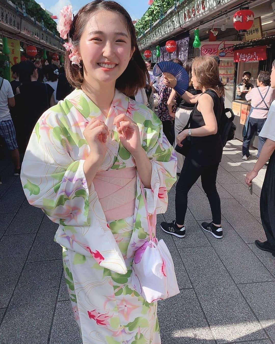 平井はんなさんのインスタグラム写真 - (平井はんなInstagram)「. 夏の思い出☺︎ 先日隅田川の花火大会に行きました🎆 可愛い浴衣を着つけてもらって 髪の毛もアレンジしてもらって 美味しいものを食べて 綺麗な花火を見て とっても幸せな時間でした🍧 たくさん写真載せたけど 全部本当に楽しそうでしょ😂 . #花火大会 #隅田川 #浴衣 #浅草 #いいね」7月29日 11時15分 - misoni_no_mama