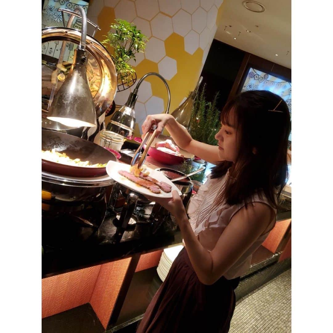 浜田翔子さんのインスタグラム写真 - (浜田翔子Instagram)「お友達が予約してくれてた🌻🌻 嬉しくてにやにやこういうの詳しくないから嬉しいにやにや。☺️🥳ブッフェ久々で何回もウロチョロするひと。🌻 🐝💛🍯🧀 #hiltontokyo」7月29日 11時26分 - shoko_hamada