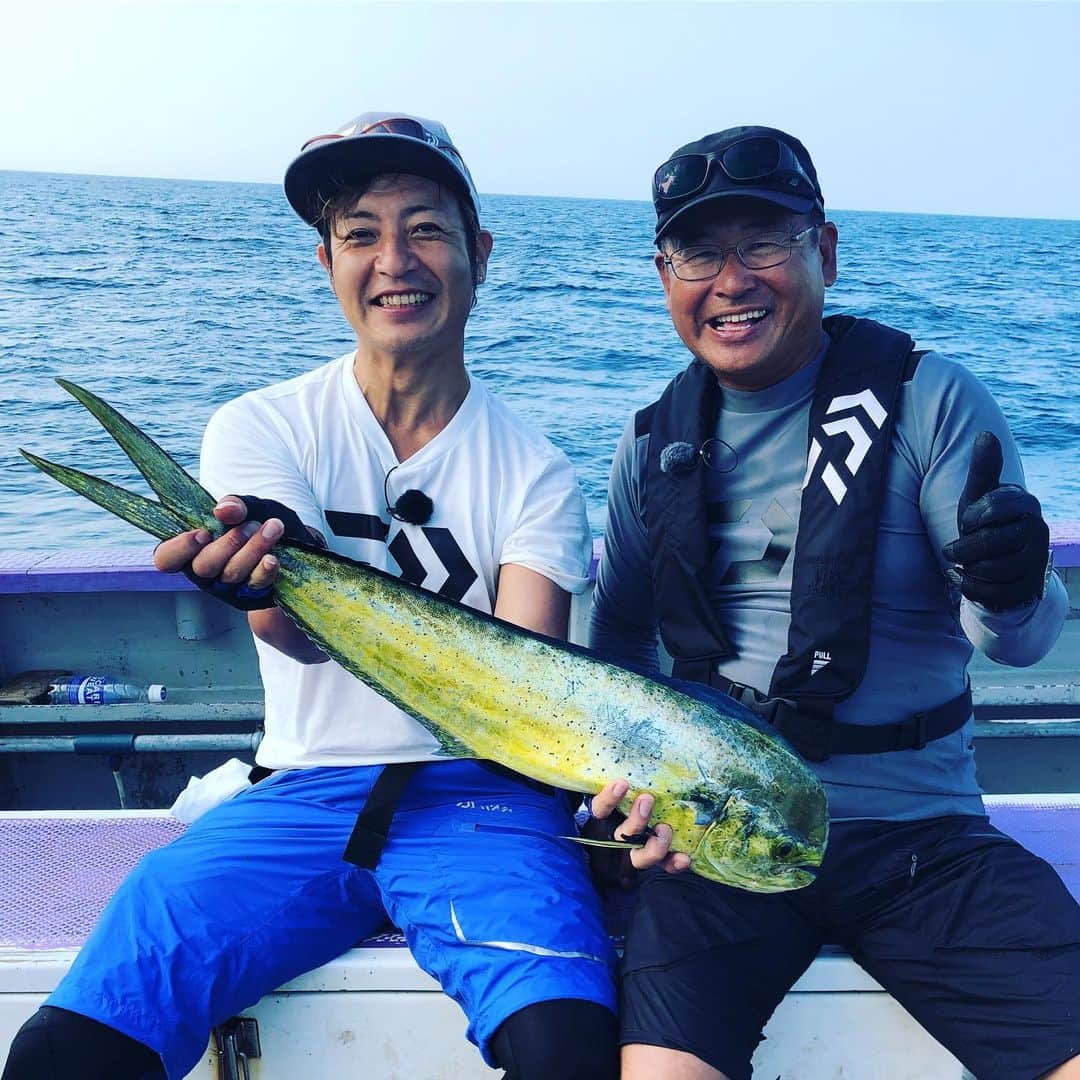 つるの剛士さんのインスタグラム写真 - (つるの剛士Instagram)「朝5時には海の上。🎣 #釣るの剛士 #村越正海 師匠  #daiwa」7月29日 11時21分 - takeshi__tsuruno