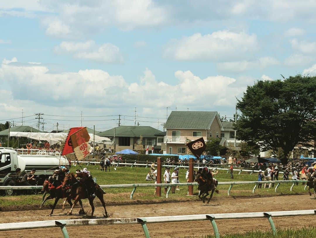 コシノジュンコさんのインスタグラム写真 - (コシノジュンコInstagram)「昨日は福島県南相馬の野馬追祭に行ってきました。日本が誇る1000年続くお祭りです。騎馬の迫力がすごい！#野馬追#福島#samurai #武士#馬#グラフィックデザイン #デザイン#koshinojunko #コシノジュンコ」7月29日 11時25分 - junko_koshino_official
