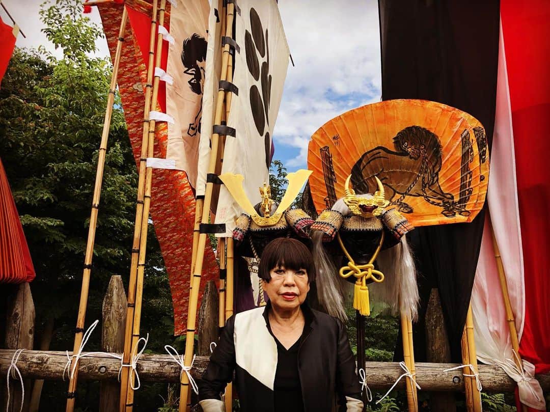 コシノジュンコのインスタグラム：「昨日は福島県南相馬の野馬追祭に行ってきました。日本が誇る1000年続くお祭りです。騎馬の迫力がすごい！#野馬追#福島#samurai #武士#馬#グラフィックデザイン #デザイン#koshinojunko #コシノジュンコ」