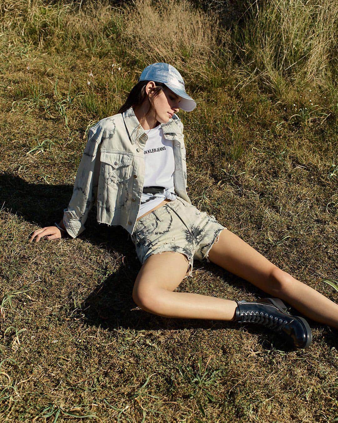 Calvin Kleinさんのインスタグラム写真 - (Calvin KleinInstagram)「Grooving in the grass 〰️ We're matching our #cropped #tiedye trucker jacket and #denim shorts for the ultimate #ckfestival look from #CALVINKLEINJEANS #MYCALVINS ⠀⠀⠀⠀⠀⠀⠀⠀ Shop at calvinklein.com Cropped Tie Dye Trucker Jacket [EU] Tie Dye Logo T-shirt [EU] Denim Tie Dye Shorts [EU]」7月29日 2時34分 - calvinklein