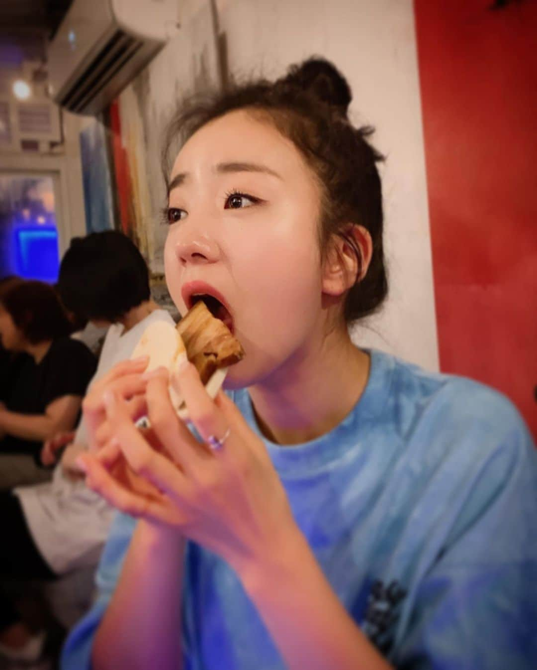 ユン･ボミさんのインスタグラム写真 - (ユン･ボミInstagram)「대만햄버거👍🍔」7月29日 2時31分 - __yoonbomi__