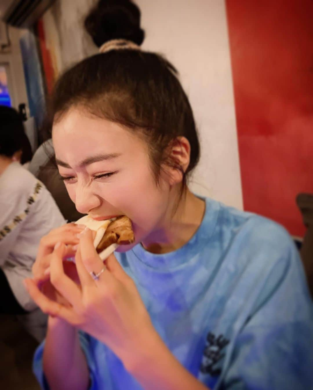 ユン･ボミさんのインスタグラム写真 - (ユン･ボミInstagram)「대만햄버거👍🍔」7月29日 2時31分 - __yoonbomi__