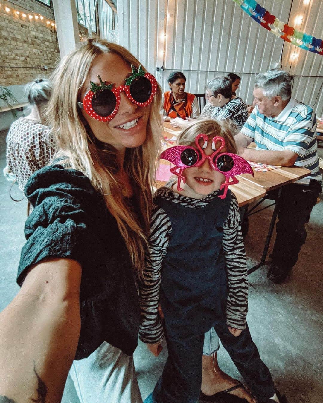ルー・ティーズデールのインスタグラム：「Golden Years Hackney are tackling social isolation in our community by connecting the elderly on the regs and today was the summer party... 50 life points to my volunteer princess baby Lux you so cute and good. She gets so spoilt with pr gifts and Instagram trips so we learning about looking after others in the most fun way. Thanks for always letting us help and be involved @chrisraymurdoch @goldenyearshackney ❤️❤️❤️ thanks @bistrotheque for the amazing food and @ourlondon for letting us use your venue 🌵 #yourkindnessmeansalot」