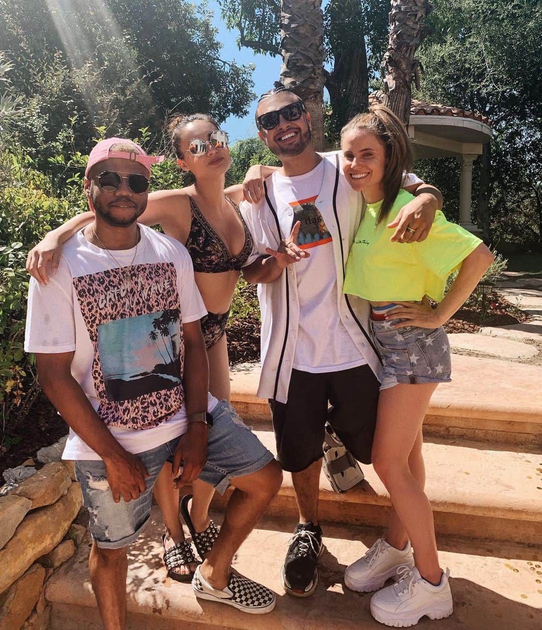 Alfredo Floresさんのインスタグラム写真 - (Alfredo FloresInstagram)「A decade strong! Birthday twins @franciaraisa @tavaressmith 🎉 love y’all #sundayfunday」7月29日 2時38分 - alfredoflores