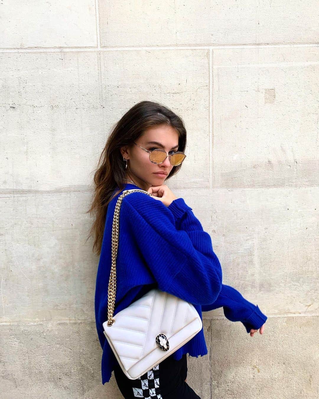 ティラーヌ・ブロンドーのインスタグラム：「In love with my new bag !! @bulgariofficial  #bvlgariaccessories #bvlgarieyewear 🐍」