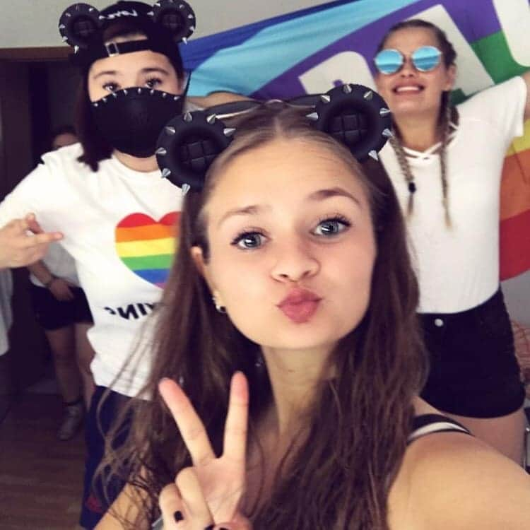 ジエ さんのインスタグラム写真 - (ジエ Instagram)「❤🧡💛💚💙💜 . #🏳️‍🌈 #CSD #CSD2019 #CSDStuttgart #Pride #Pride2019 #gay #lesbian #allies #straightallies #friends #loveyou #saturday #funday #feminism #equality #loveislove #lovewins #lovetrumpshate #girsquad #grlpwr」7月29日 2時50分 - ach_caro