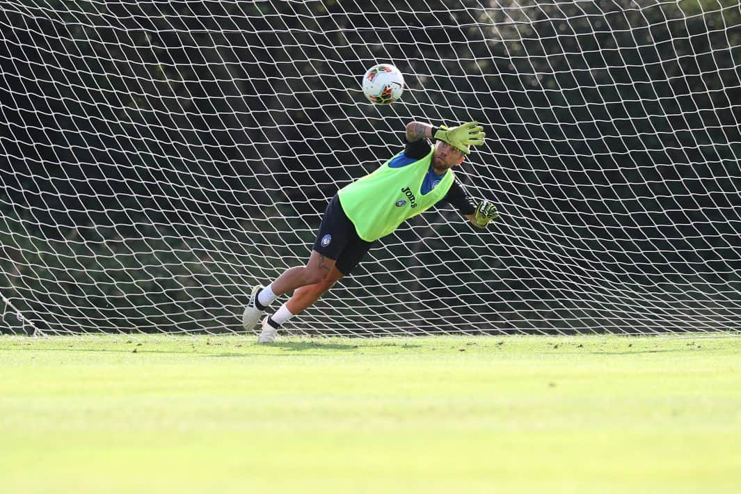 アレハンドロ・ゴメスさんのインスタグラム写真 - (アレハンドロ・ゴメスInstagram)「Lo mejor que vas a ver en el día. @gianluigibuffon non male direi 🤔😂」7月29日 2時51分 - papugomez_official