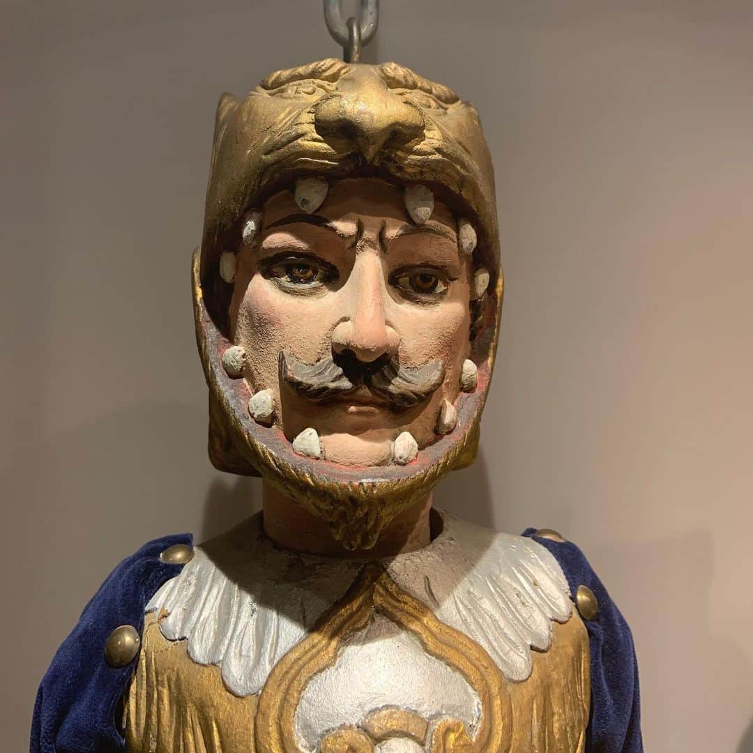 ジャンポールレスパナールのインスタグラム：「. Horseman with a bear head. Traditional puppet exhibition. Musée de la vie Wallone. Liège @extra__ordinaire on tour」