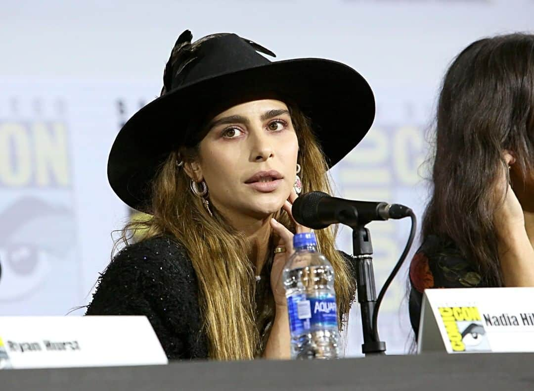 The Walking Deadさんのインスタグラム写真 - (The Walking DeadInstagram)「Getting hat envy from @iamnadiahilker. #TWD」7月29日 3時00分 - amcthewalkingdead