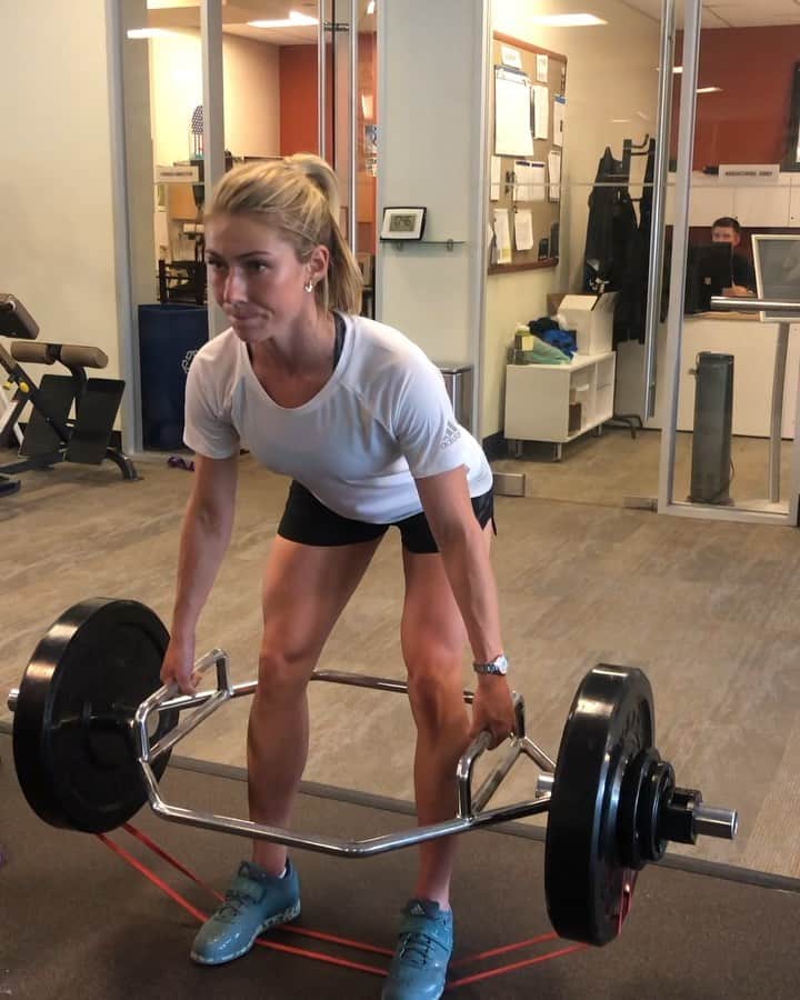 ミカエラ・シフリンのインスタグラム：「💪🔜⛷ #WinterIsComing」