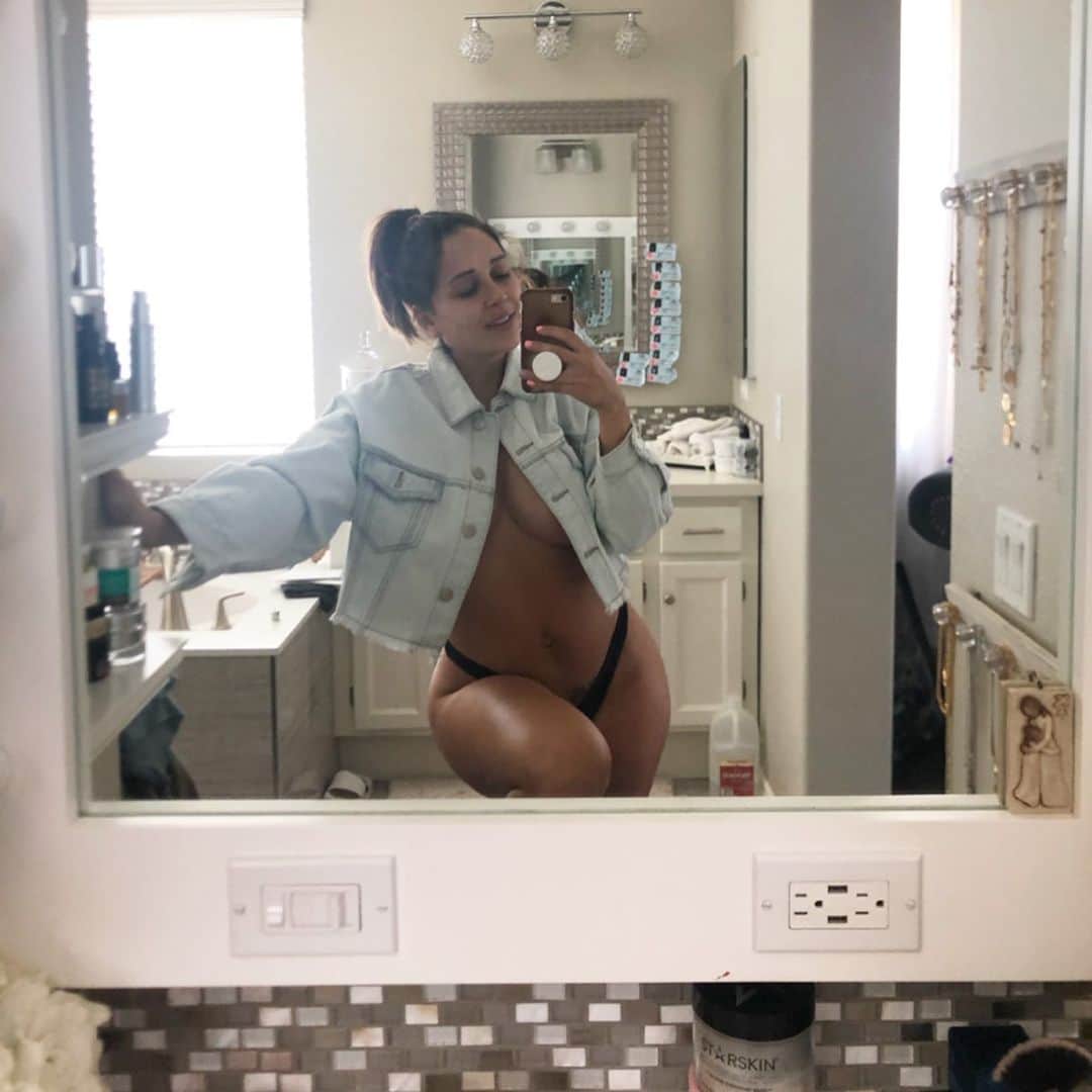 Tianna Gregoryさんのインスタグラム写真 - (Tianna GregoryInstagram)「Enjoying this time off from the gym but can’t wait to come back stronger 💪🏼🙌🏽 @fashionnova」7月29日 3時04分 - tiannag