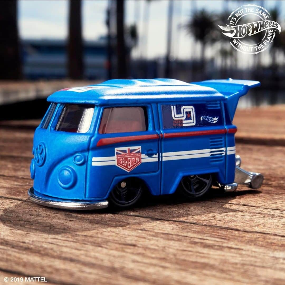 Hot Wheelsさんのインスタグラム写真 - (Hot WheelsInstagram)「The @magnuswalker Kool Kombi gets a new shade of blue for the summer! 💙🏖 #HotWheels #UrbanOutlaw #VolkswagenThe @magnuswalker Kool Kombi gets a new shade of blue for the summer! 💙🏖 #Volkswagen」7月29日 3時11分 - hotwheelsofficial