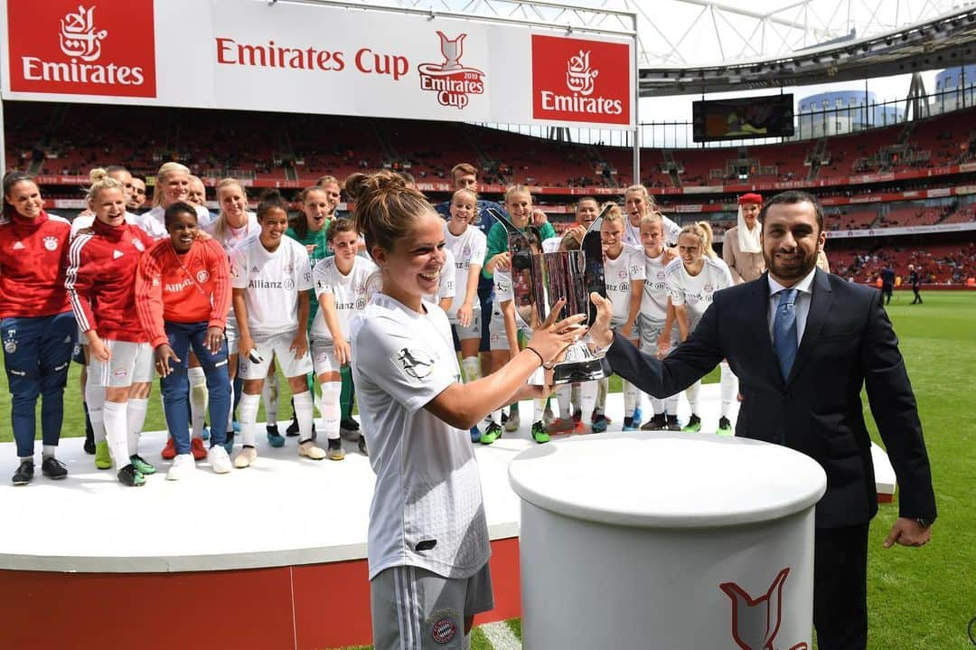 エミレーツ航空さんのインスタグラム写真 - (エミレーツ航空Instagram)「Congratulations to @OL & @FCBFrauen, winners of the 2019 Emirates Cup.  #EmiratesCup #FlyEmiratesFlyBetter #EmiratesAirline」7月29日 3時21分 - emirates