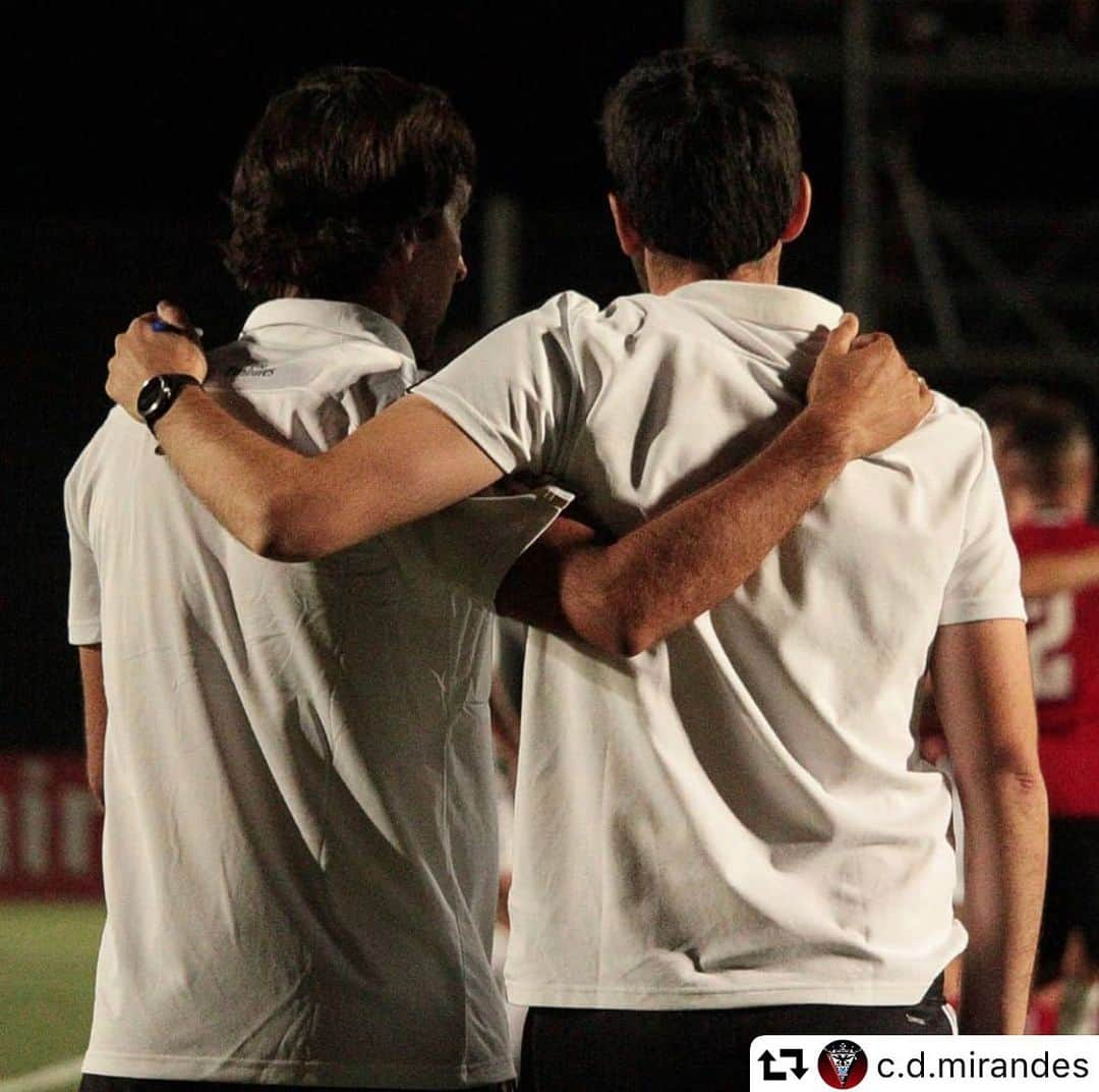 LFPさんのインスタグラム写真 - (LFPInstagram)「⚽️ A 🆕 E R A ! ⚽️ • #LaLiga #LaLigaSantander #LaLigaHistory #Manager #Mirandés #RealMadrid #Iraola #Raúl #Football」7月29日 3時27分 - laliga