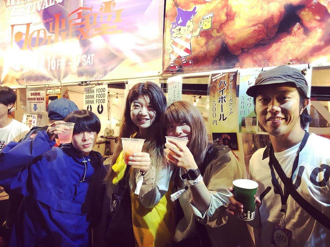 RISING SUN ROCK FESTIVALさんのインスタグラム写真 - (RISING SUN ROCK FESTIVALInstagram)「#Homecomings メンバーさん、スタッフさんご来店ーー  #RSR19  #fujirock  #日の出食堂」7月29日 3時31分 - rsrfes