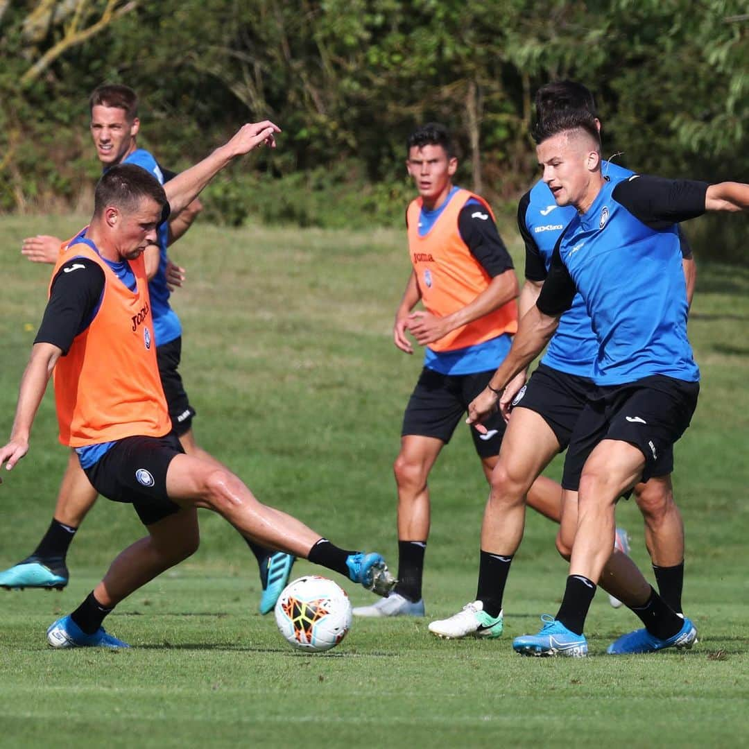 アタランタBCさんのインスタグラム写真 - (アタランタBCInstagram)「🇬🇧 Day 3 ✔️ — #GoAtalantaGo ⚫️🔵 #preseasonUK #Atalanta #Bergamo #football #training」7月29日 3時37分 - atalantabc