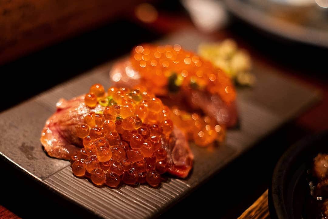 米津真浩さんのインスタグラム写真 - (米津真浩Instagram)「たまにはこんな写真も😆  飯テロです。  痛風のもと、大好きです。  こちら、渋谷【もつ吉】  おいしゅうございました。  #飯テロ #肉 #肉寿司 #いくら #もつ吉」7月29日 3時47分 - yonezutadahiro