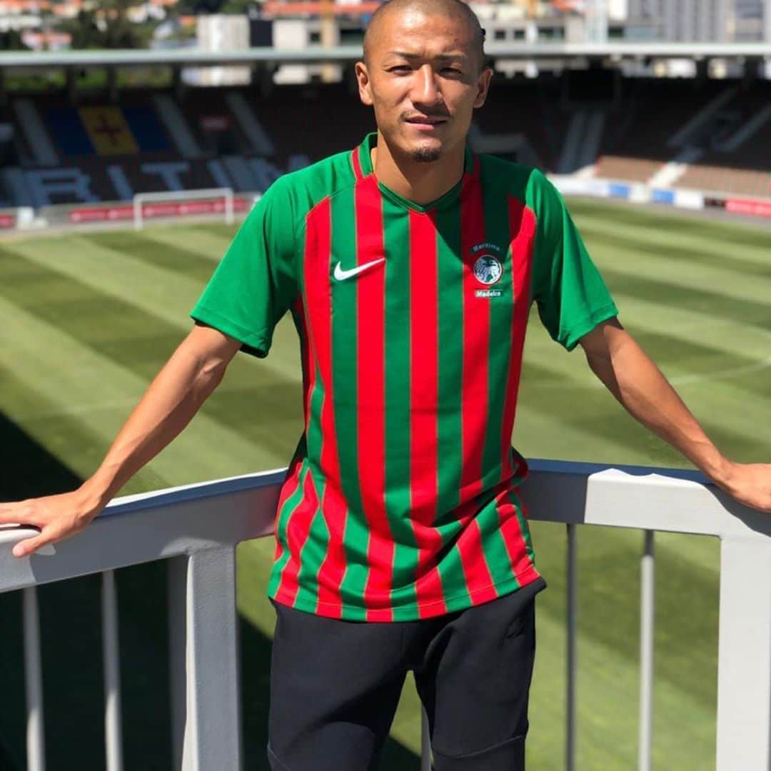 のインスタグラム：「. Muito plazee🇵🇹 meu nome é daizen. força. força. força👊 atenciosamente⚽️ . 背番号は13番になりました。 娘の生まれた日。 気合い入れて頑張ります。 . #daizen13」