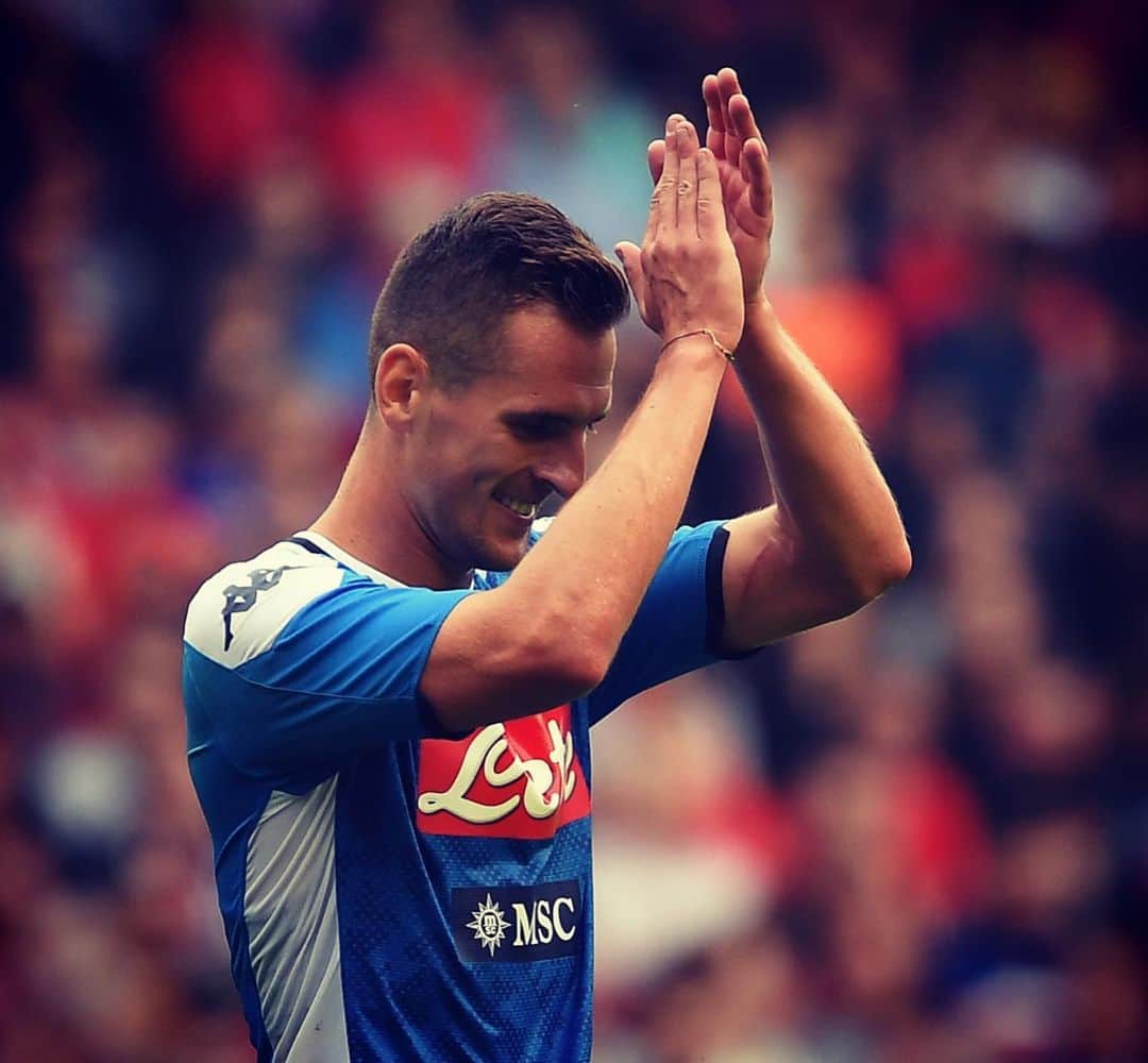 アルカディウシュ・ミリクのインスタグラム：「Partita positiva e preziosa. Continuiamo a lavorare duro 💪 Vogliamo essere ben preparati per la nuova stagione 👌🔵⚽️ Bardzo wartościowy i pozytywny sprawdzian z Liverpoolem 💪 Kontynuujemy ciężką pracę, by jak najlepiej przygotować się do nowego sezonu 👌🔵 Valuable and positive game against Liverpool 💪 We will continue to work hard to reach top form 👌🔵 #LiverpoolNapoli #football #ForzaNapoliSemmpre」