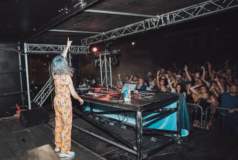 TOKiMONSTAさんのインスタグラム写真 - (TOKiMONSTAInstagram)「Taking summer vibes w me everywhere I go! Biiig thanks to the amazing ppl that came through to this @moCAD show. Insane energy from the front to back. 📸 @zjerm」7月29日 3時58分 - tokimonsta