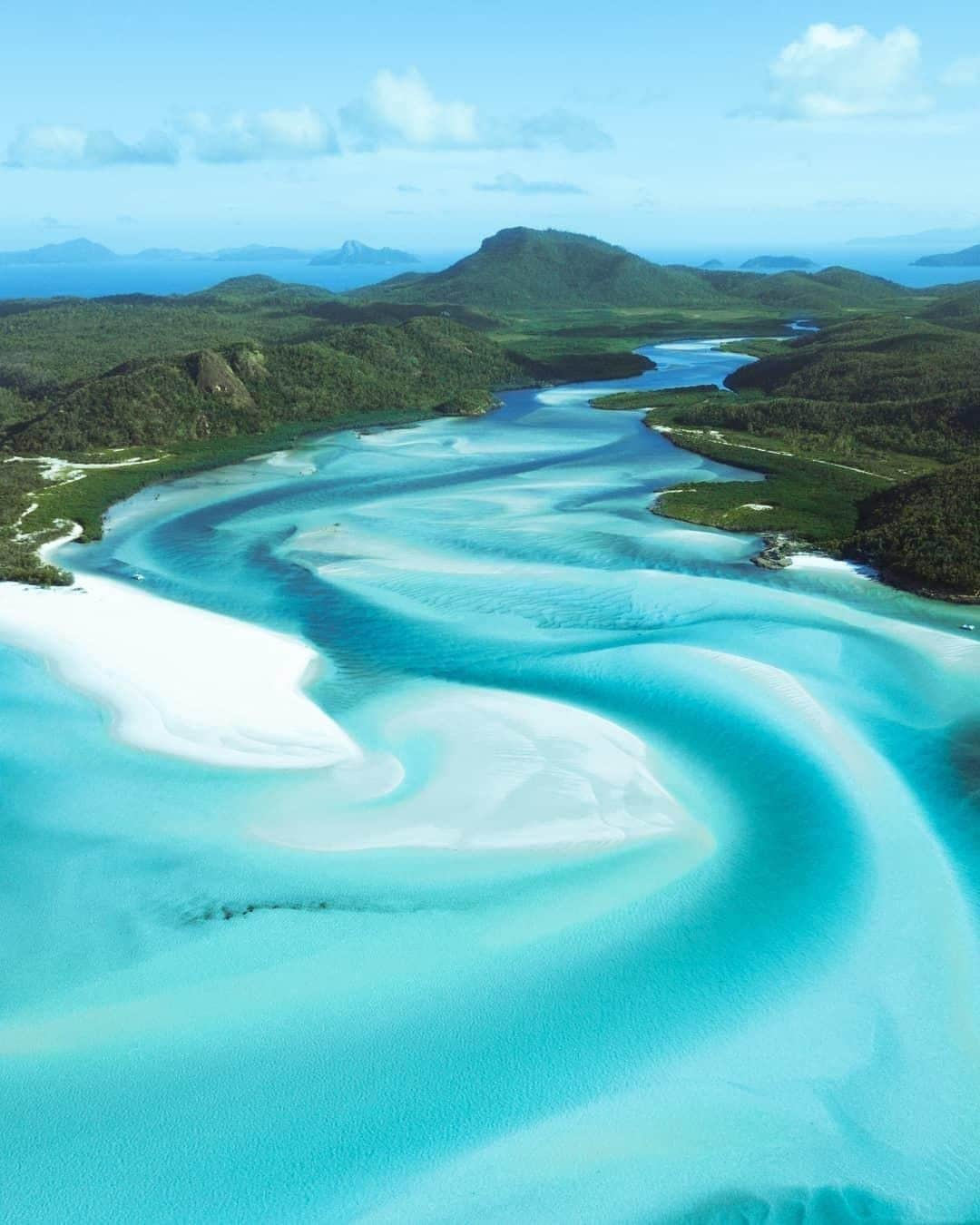 Australiaさんのインスタグラム写真 - (AustraliaInstagram)「Swirl into a new week with @whitsundaysqld’s #HillInlet. 💙 @sj.goes.travelling enjoyed one of @queensland’s most iconic views on their recent trip to #WhitehavenBeach, where @gbrmarinepark’s tide creates a perfect blend of white silica sand and aqua blue water. The lookout at the beach’s northern end has an excellent viewing platform of the inlet, but you don’t want to miss out on the aerial view. Book a scenic flight with @air_whitsunday, @gsl_aviation or @hamiltonislandair to experience the magic from the air.  #seeaustralia #thisisqueensland #lovewhitsundays #GreatBarrierReef #travel」7月29日 4時00分 - australia