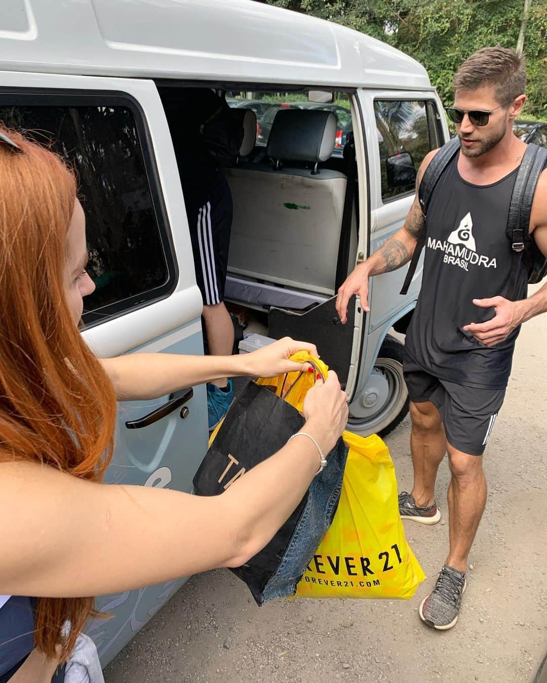 Jonas Sulzbachさんのインスタグラム写真 - (Jonas SulzbachInstagram)「Em que cidade você quer a MAHAMUDRA BRASIL???? . Passe para o lado e sinta a vibe desse aulão que rolou hoje no Parque Ibirapuera!!! . Além de muita energia e suor, nesse aulão arrecadamos centenas de agasalhos e cobertores que foram destinados a ONG @anjosdanoite.ong 🙏🏼 e serão doados a moradores de rua. Um gesto simples, porém um gesto engrandecedor, que com certeza tocou no coração de muitas pessoas que vieram na aula hoje. . Valeuuuu família @mahamudrabrasil ❤️」7月29日 4時26分 - jonassulzbach