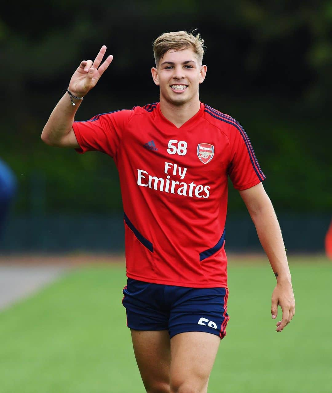 アーセナルFCさんのインスタグラム写真 - (アーセナルFCInstagram)「🎈Happy birthday to @emilesmithrowe 🙌 #arsenal #smithrowe #gunners #arsenalfc #wearethearsenal」7月29日 4時39分 - arsenal