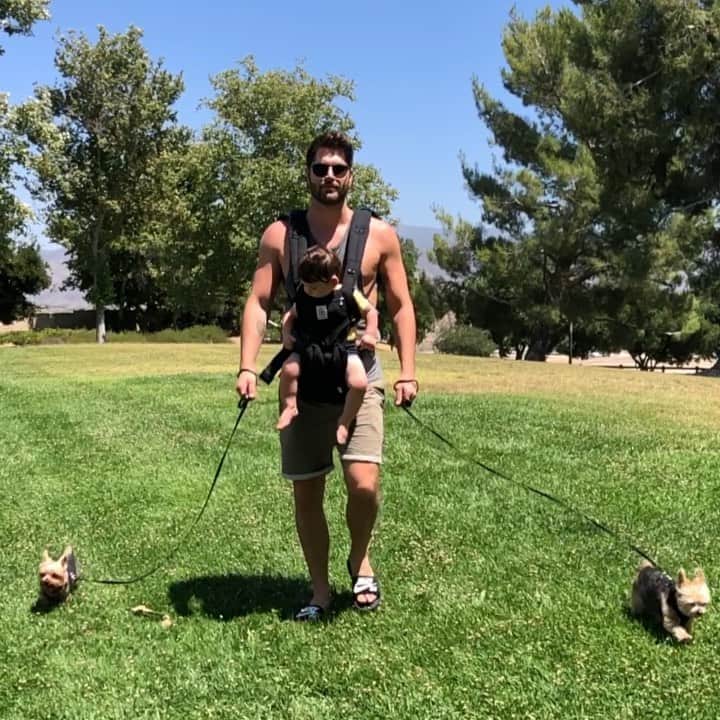 ニック・ベイトマンのインスタグラム：「My natural habitat 😎 #superdad」