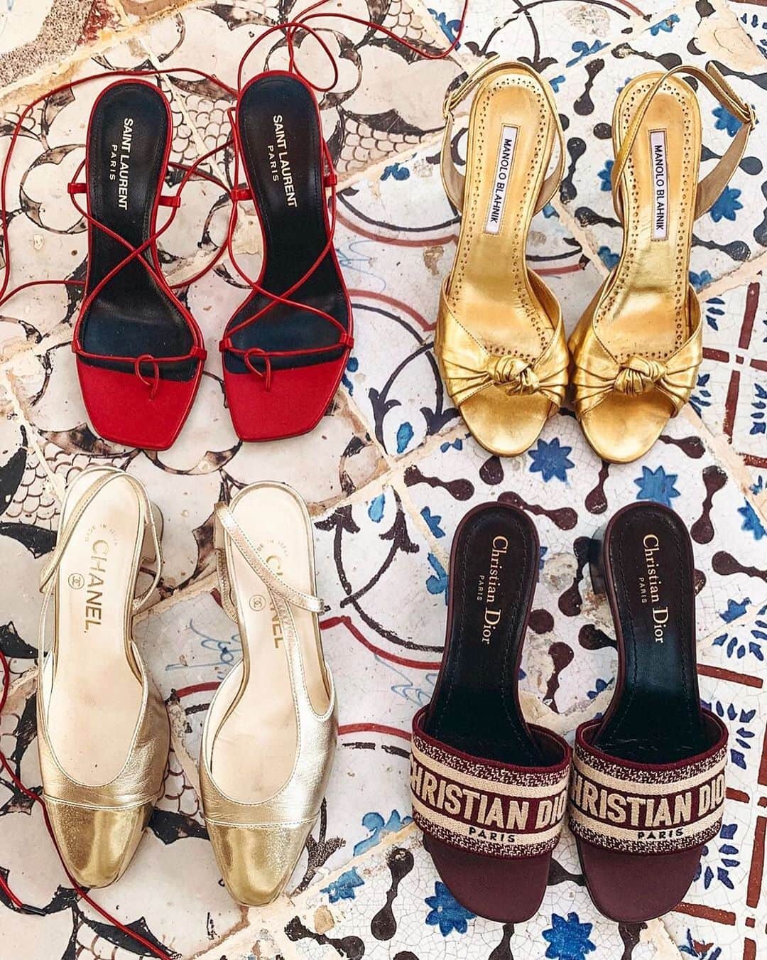 WHO WHAT WEARさんのインスタグラム写真 - (WHO WHAT WEARInstagram)「You can only pick one. 👠👡🥿 photo: @collagevintage」7月29日 4時53分 - whowhatwear