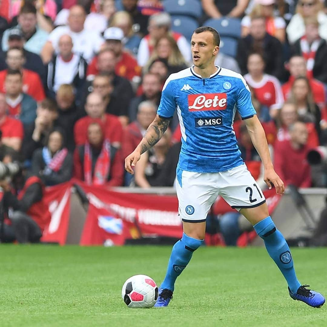 ヴラド・キリケシュさんのインスタグラム写真 - (ヴラド・キリケシュInstagram)「Ce meci !!! What a game !!! Che bella partita !!! #LiverpoolNapoli 0-3  #ForzaNapoliSempre 💙」7月29日 4時48分 - vladchiriches