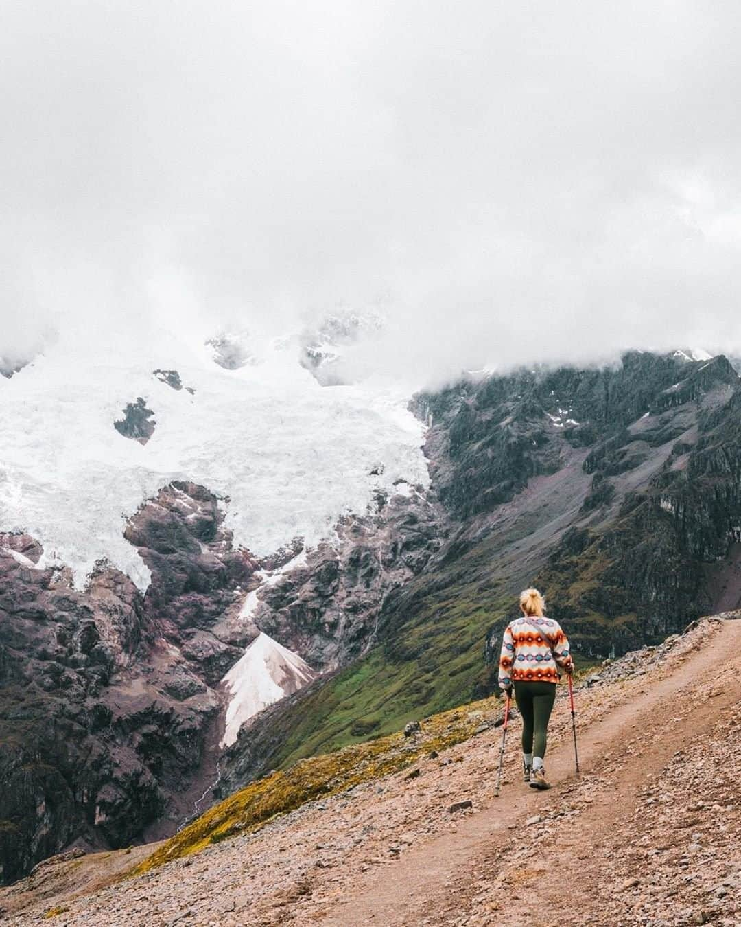 REIさんのインスタグラム写真 - (REIInstagram)「Hiking is as simple as one foot and then another.  Photo: @itsmarcoandres in Andes Mountain, #Peru. #OptOutside」7月29日 5時00分 - rei