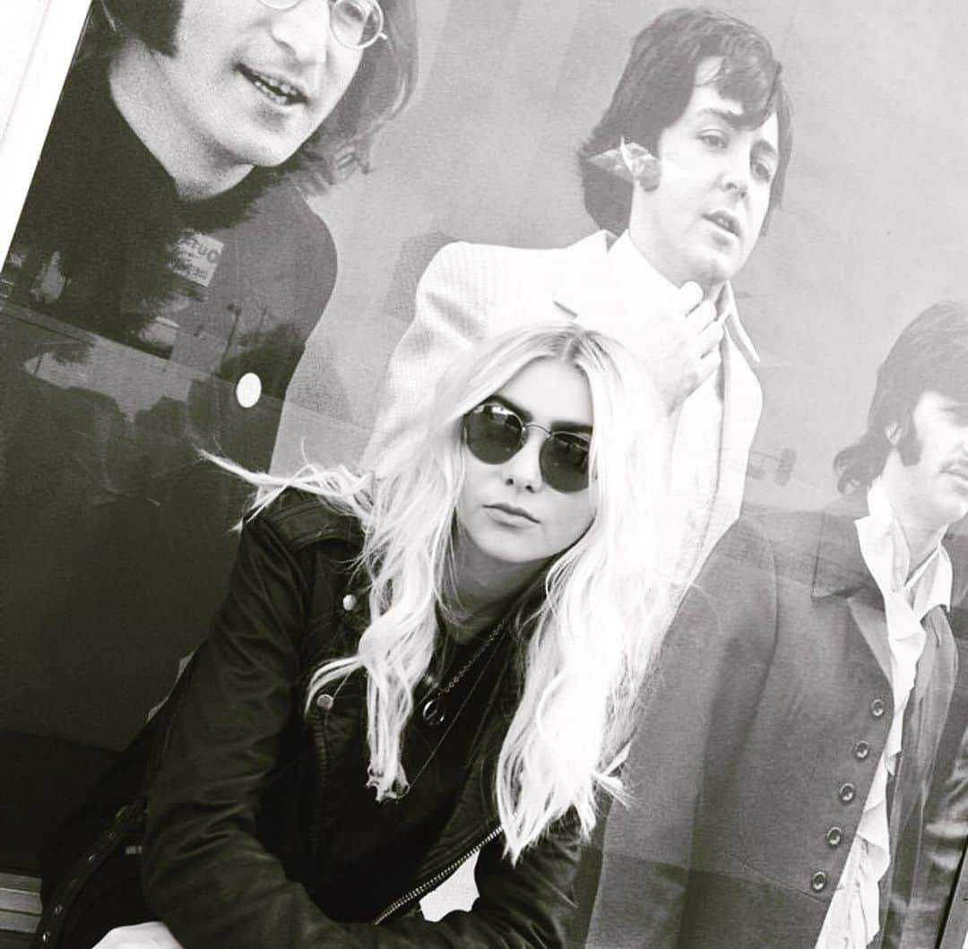 テイラー・モンセンさんのインスタグラム写真 - (テイラー・モンセンInstagram)「#beatles #sunday #allyouneedislove」7月29日 5時03分 - taylormomsen