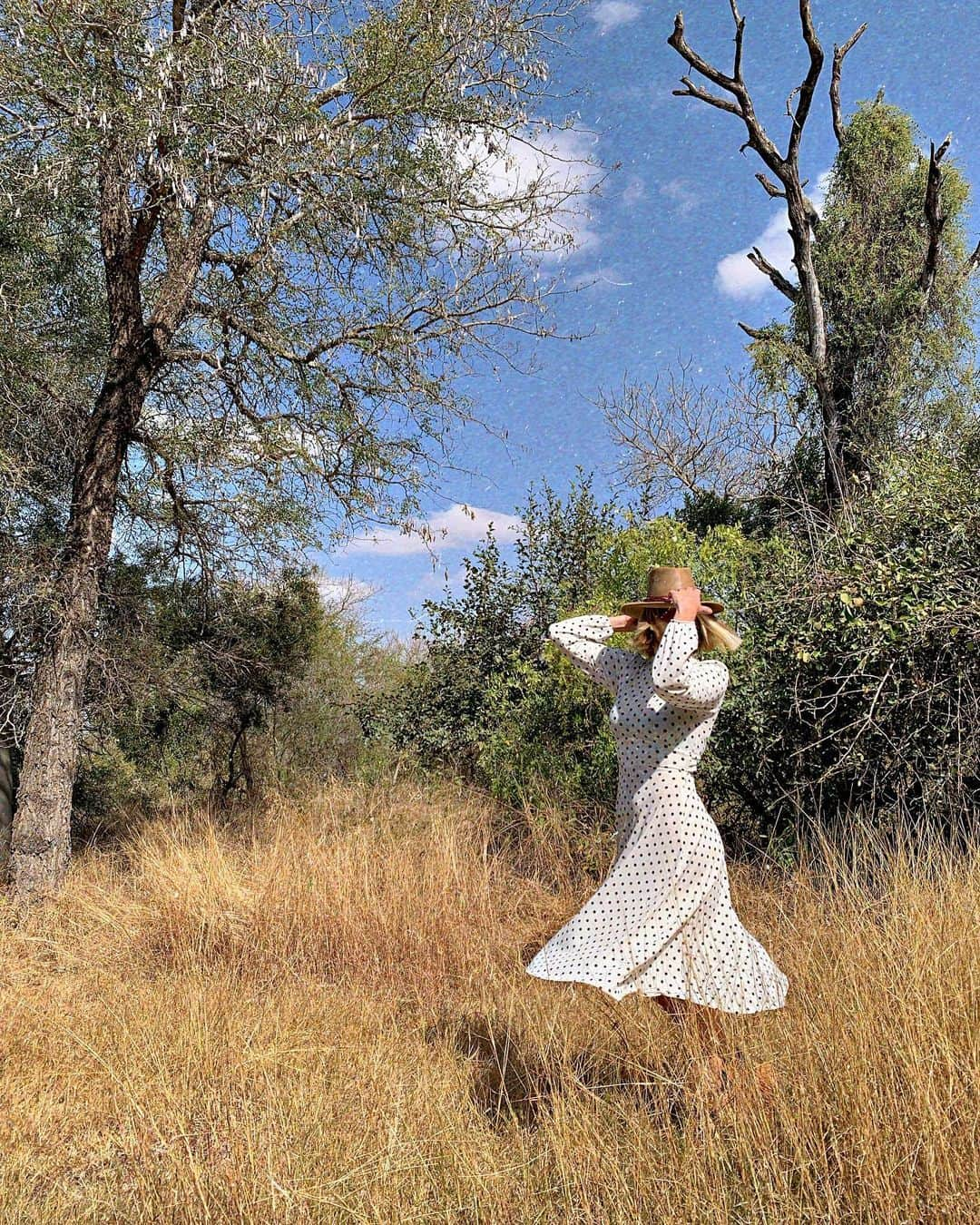 Giovanna Ewbankさんのインスタグラム写真 - (Giovanna EwbankInstagram)「JUST FEEL 🍂🍂🍂 #Africa @sabisabireserve @hiphotels @behappyhoneymoon #BushLodge #sabisavireserve #sabisabi #behappyviagens #behappyfamily」7月29日 5時13分 - gioewbank