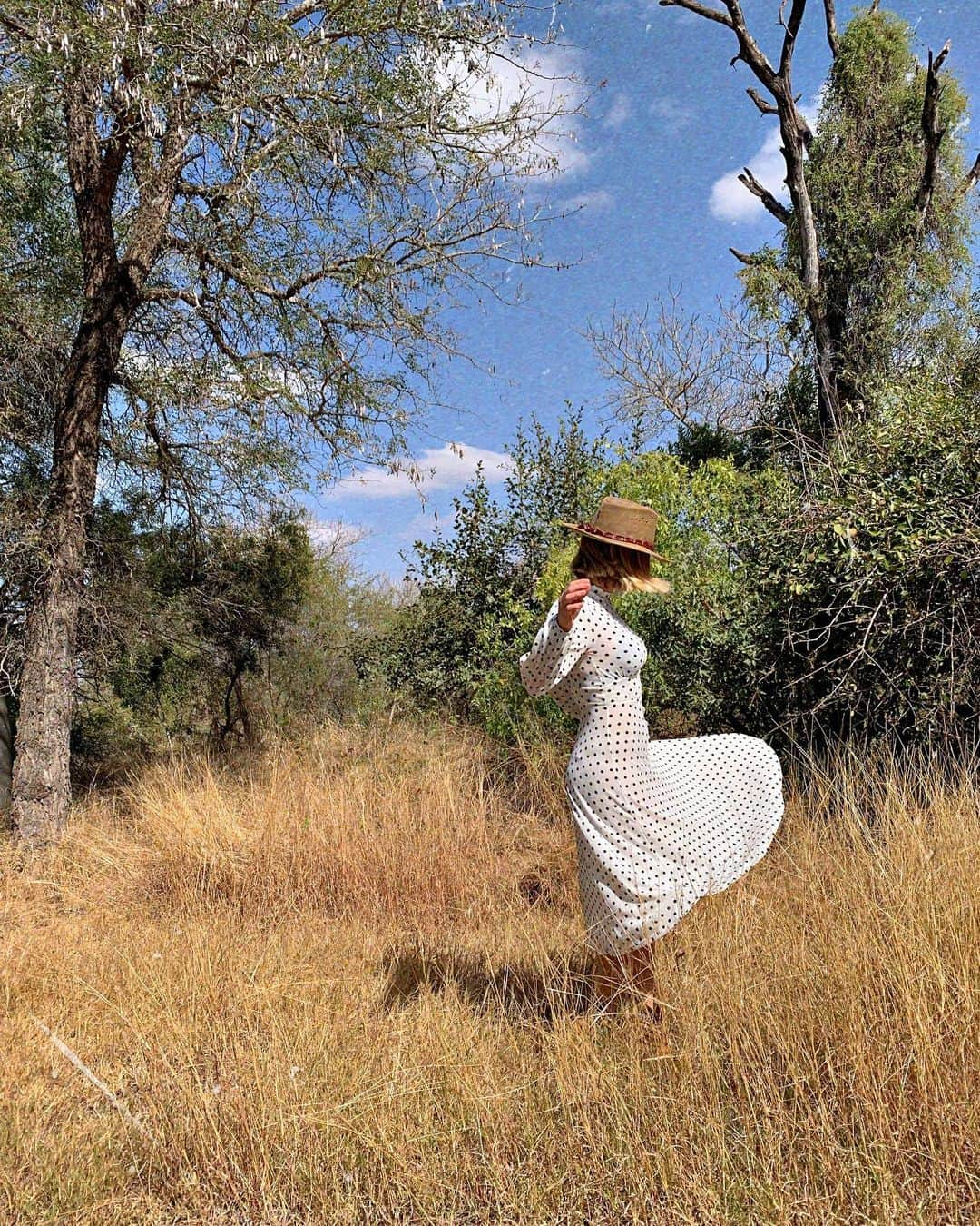 Giovanna Ewbankさんのインスタグラム写真 - (Giovanna EwbankInstagram)「JUST FEEL 🍂🍂🍂 #Africa @sabisabireserve @hiphotels @behappyhoneymoon #BushLodge #sabisavireserve #sabisabi #behappyviagens #behappyfamily」7月29日 5時13分 - gioewbank