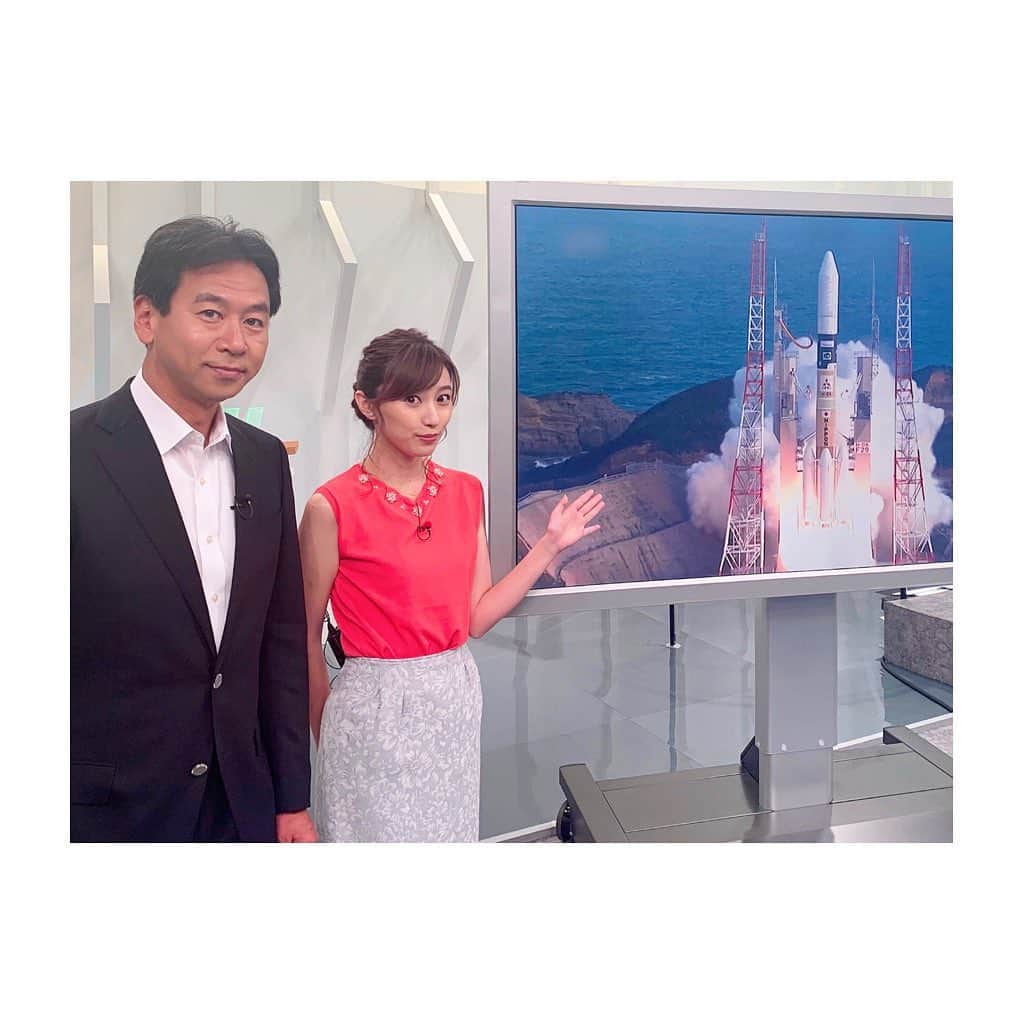 楠紗友里さんのインスタグラム写真 - (楠紗友里Instagram)「もうロケットは、打ち上げるだけではなくデータサービスの競争になってきたようです！ 宇宙ビジネスを巡り、大企業も変革を迫られているようですが…？ この後清水キャスターに解説してもらいます。 #bsテレ東 #早起き日経プラスft #日本経済新聞 #financialtimes #ロケット #宇宙  #rocket #space #cosmos #spacerocket #morningshow #news #goodmorning #live #tvshow」7月29日 5時29分 - sayuri_kusunoki