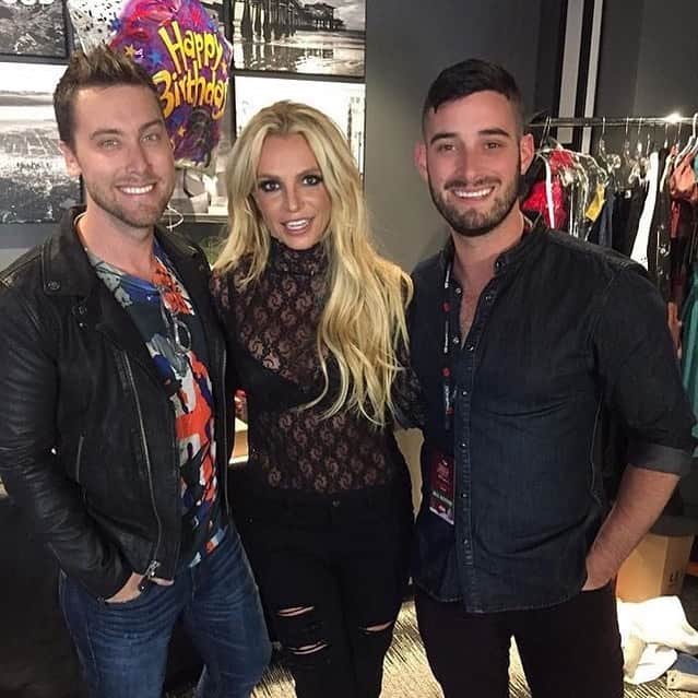 E! Onlineさんのインスタグラム写真 - (E! OnlineInstagram)「Lance Bass is opening up about that time he came out to Britney Spears while she was crying on her wedding night and how he felt being in the closet during his time in *NSYNC. Link in bio. (📷: Instagram)」7月29日 6時02分 - enews