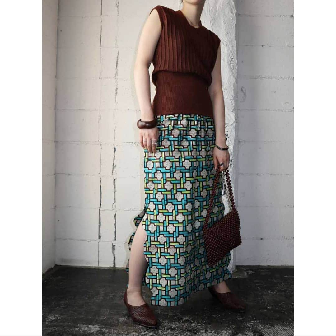 吉祥寺 古着屋 Orfeoのインスタグラム：「African Pattern Skirt Style  #orfeo #kichijoji #tokyo #vintage #used #fashion #coordinate #outfit #オルフェオ #吉祥寺 #東京 #古着 #古着屋 #ヴィンテージ #ユーズド #ファッション #コーディネート  掲載商品のお問い合わせはメールにて承っております。コメント、DMでのお問い合わせは受け付けておりませんのでご了承ください。」