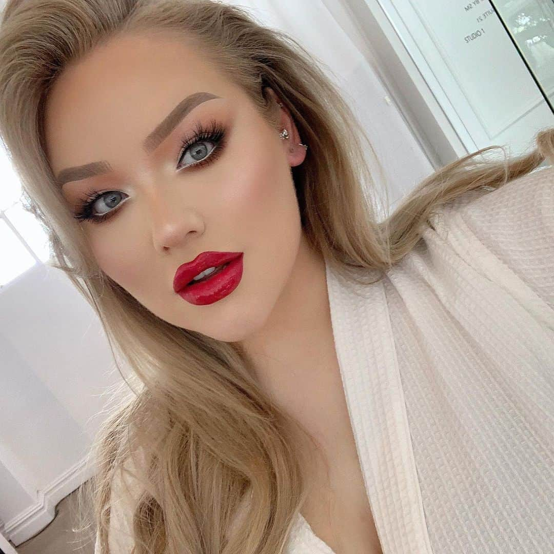 NikkieTutorialsさんのインスタグラム写真 - (NikkieTutorialsInstagram)「modern Monroe vibes 💋✨ wearing “Bond” High Pigment Lipgloss by @jouercosmetics ( use code NIKKIE at checkout to save money! )」7月29日 6時14分 - nikkietutorials