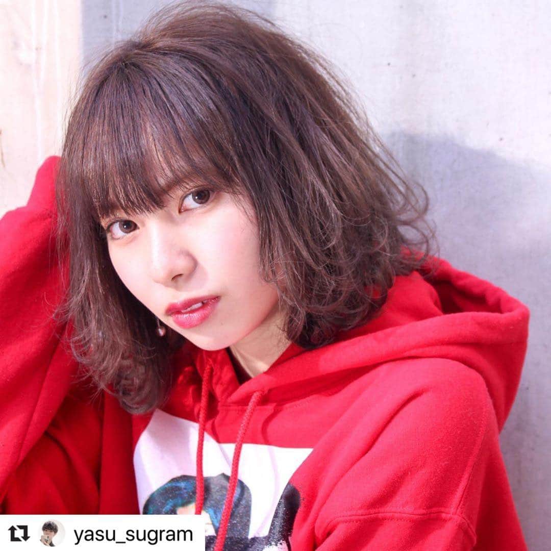 のインスタグラム：「#Repost @yasu_sugram with @make_repost ・・・ 📸作品撮り📸 毛先だけラフにワンカールだけでも簡単にお洒落になれます👍 夏にもオススメできる巻きです😁 #作品撮り#美容学生#巻き髪#hair#cute#hairstyles#ヘアスタイル#おフェロ#ボブヘアー#ゆるふわ巻き#ワンカール#ナチュラルスタイル#サロンモデル募集#サロンモデル#美容学生と繋がりたい#likeforfollow#likeforlikes#wet#instagood#ベルスタグラムl#f4f#l4l」