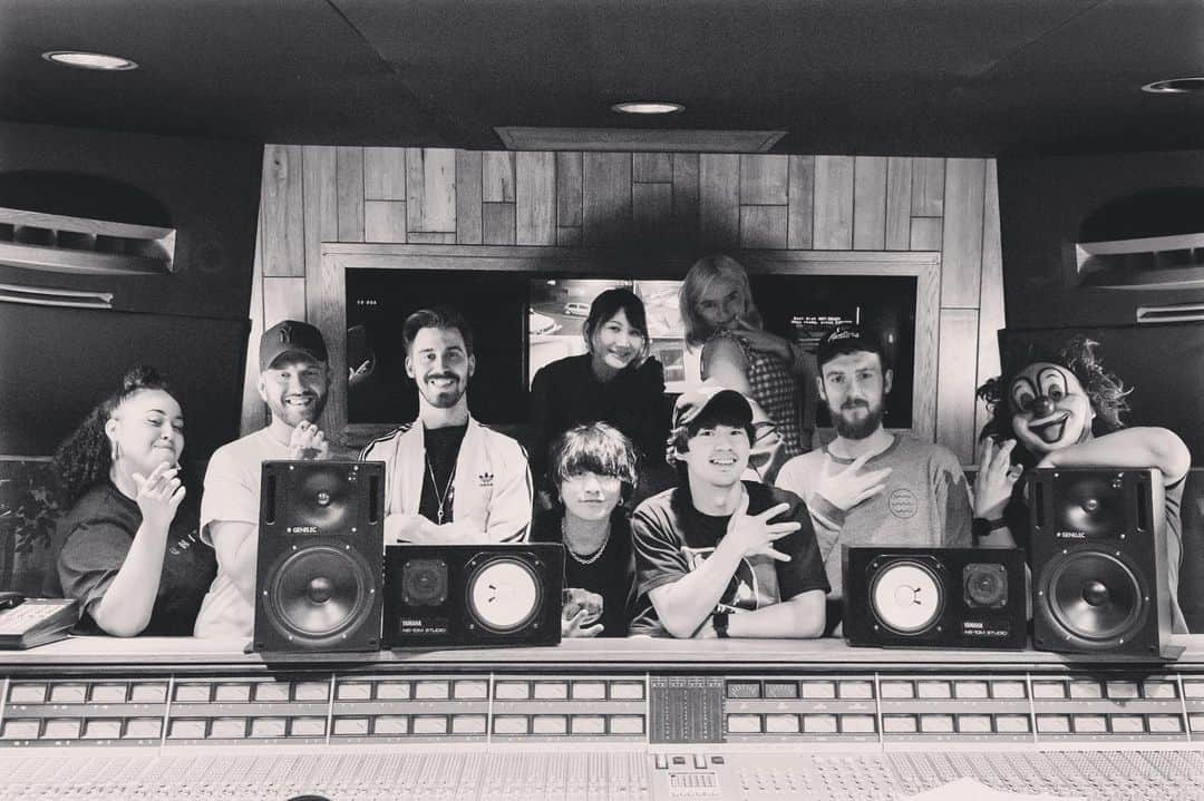 Nakajinさんのインスタグラム写真 - (NakajinInstagram)「Studio Session for "LOST" in LA Spent meaningful time. April 24, 2018  昨年の春にLAでClean Banditと行ったセッション。 ココでLOSTが大きく育っていくのを感じた。」7月29日 6時34分 - nakajin