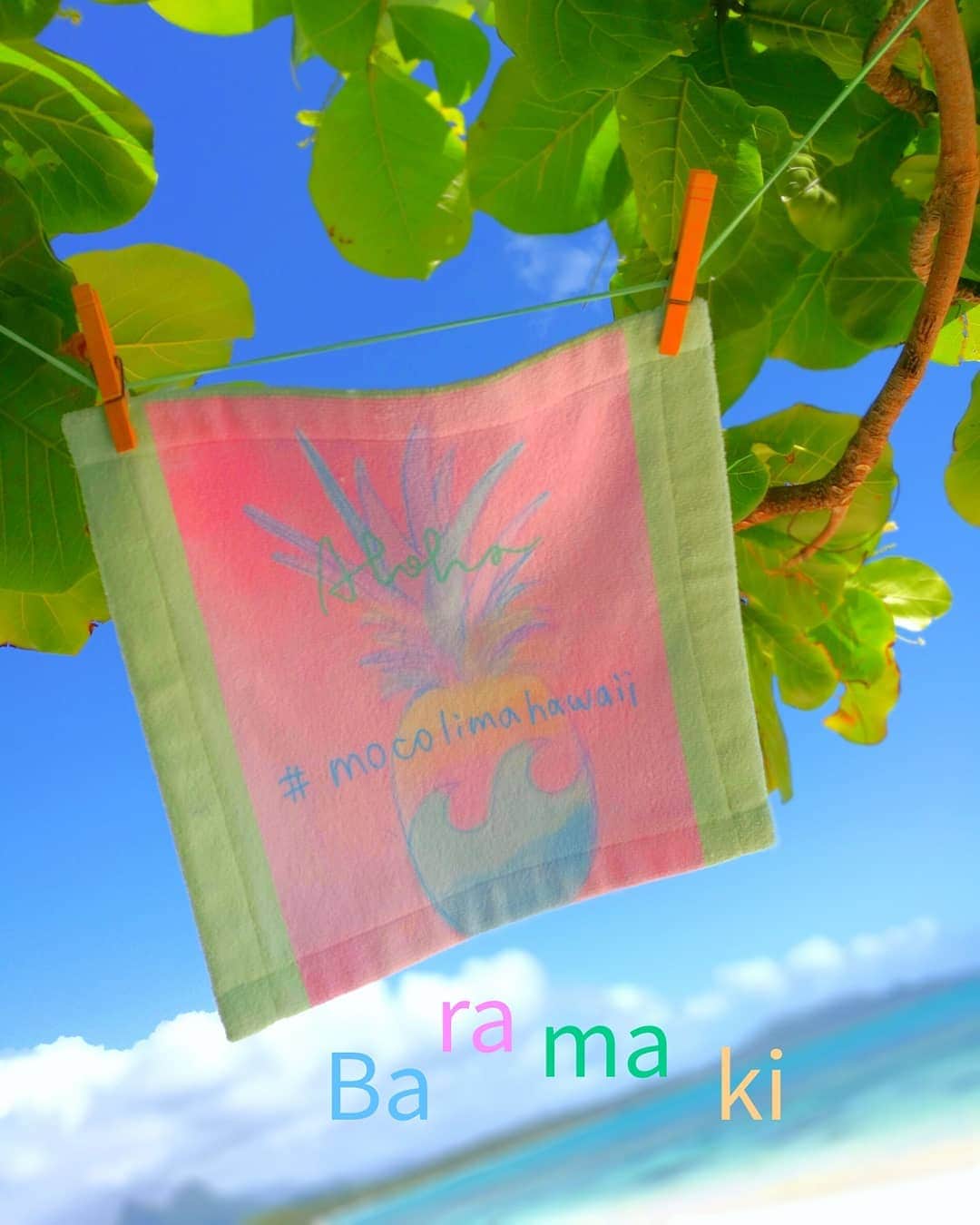Moco Lima Hawaiiさんのインスタグラム写真 - (Moco Lima HawaiiInstagram)「Baramaki-miyage*  New* MLH original hand towel, designed by Moco  バラマキ土産も充実してます♡  メモ帳、ヘアゴム、ハンドタオル、ティッシュケース付あぶらとり紙、フラミンゴペン、布巾などなど。ありきたりなハワイ土産に飽きた方はぜひ♡  #ハワイ上級者#リピーター#ハワイみやげ#ハワイ#ばらまき#バラマキ土産#ハワイ好きな人と繋がりたい#ハワイ旅行#ハワイ好き#ハワイ大好き#ハワイ旅#リゾ婚#ハワイ挙式#海外挙式#ハワイウエディング#お土産#新婚さんいらっしゃい#モコリマハワイ#オリジナル#日本語OK#英語OK#夏休み#夏#海#mocolima#hawaii#mydesign#original#handmade」7月29日 6時39分 - mocolimahawaii